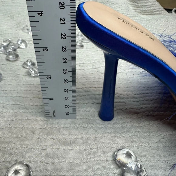 PrettyLittleThing feather sandals - Picture 5 of 5